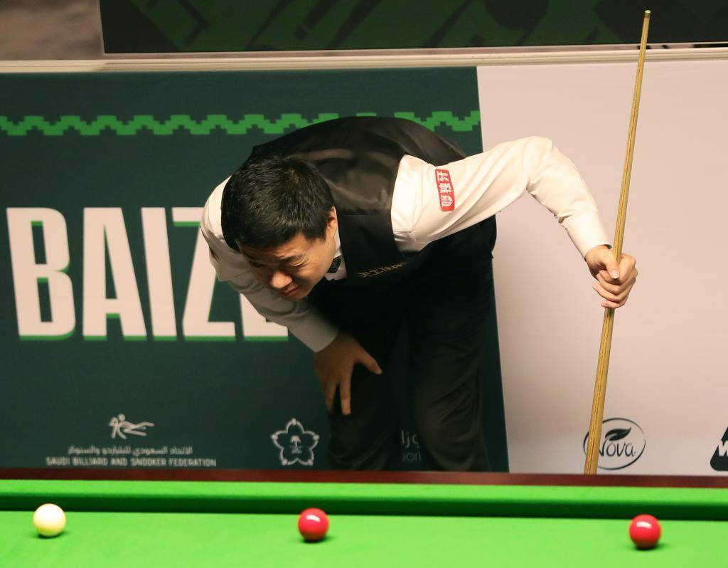 一个迈向更 一个迈向更