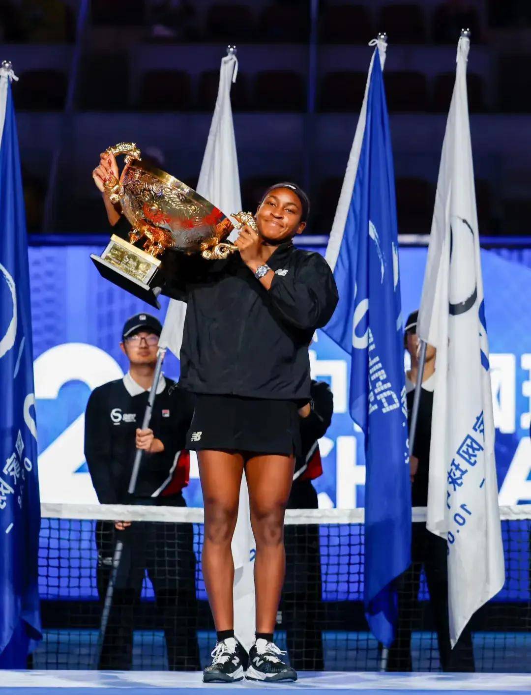 凭借其顽强 凭借其顽强